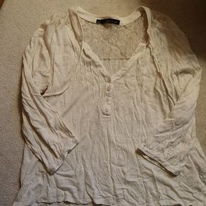 L 3/4 sleeve top w lace inset on top of back